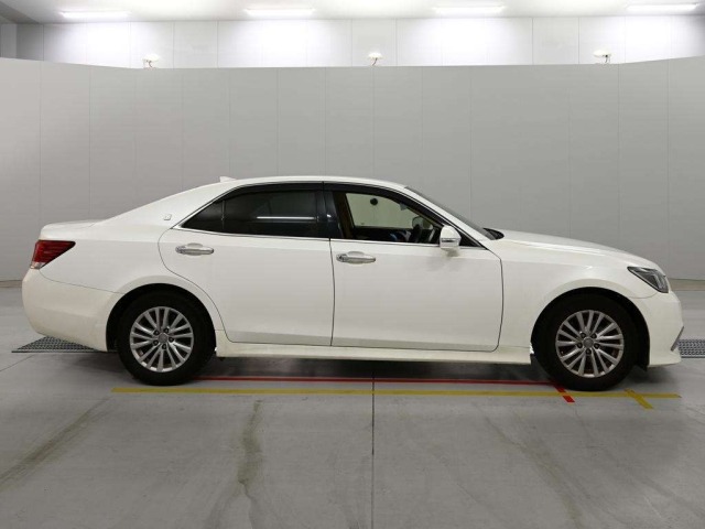 Toyota CROWN 2016 8243219-3