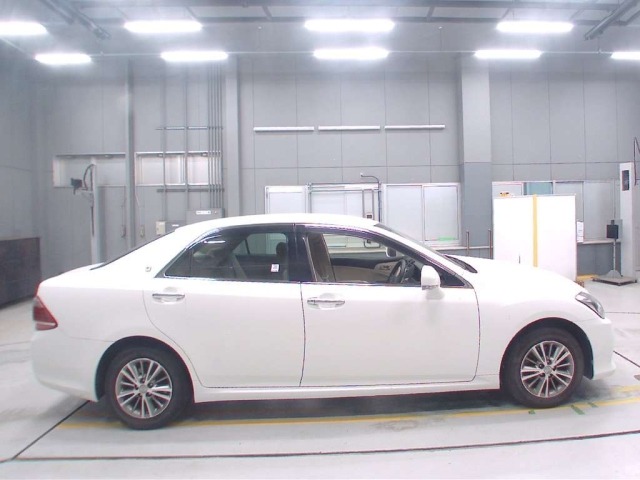 Toyota CROWN 2012 8243230-3