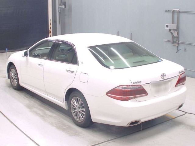 Toyota CROWN 2012 8243230-6