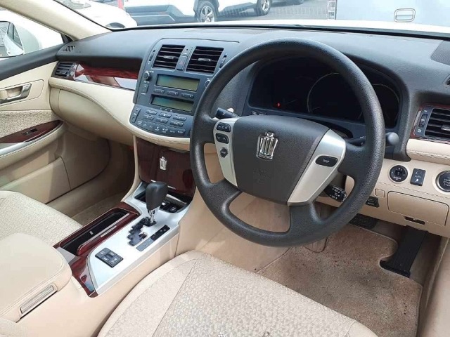 Toyota CROWN 2012 8243230-7