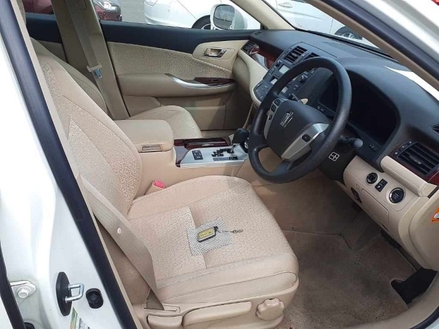 Toyota CROWN 2012 8243230-8