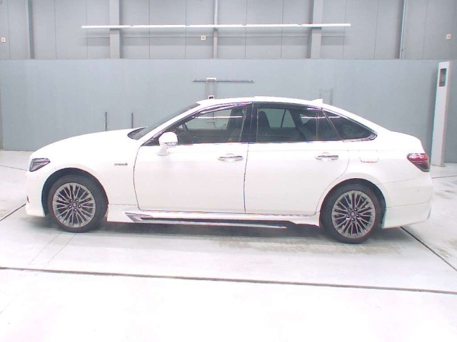 Toyota CROWN 2020 8243231-4