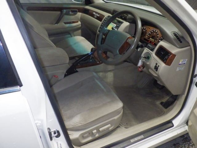 Toyota CROWN 2000 8243298-3