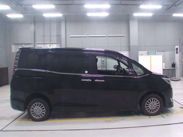 Toyota ESQUIRE 2018 8247688-3