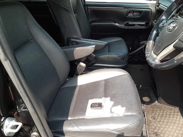 Toyota ESQUIRE 2018 8247688-8