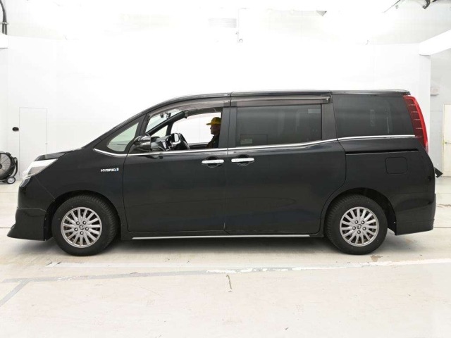 Toyota ESQUIRE 2015 8247693-4