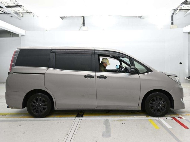 Toyota ESQUIRE 2018 8247695-3
