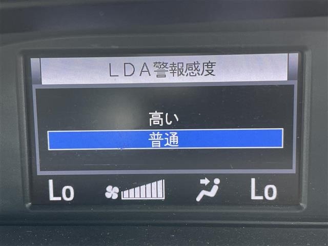 Toyota ESQUIRE 2019 8247740-17