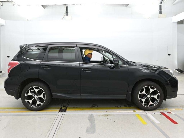 Subaru FORESTER 2015 8243241-3