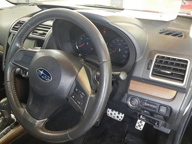 Subaru FORESTER 2015 8243241-9