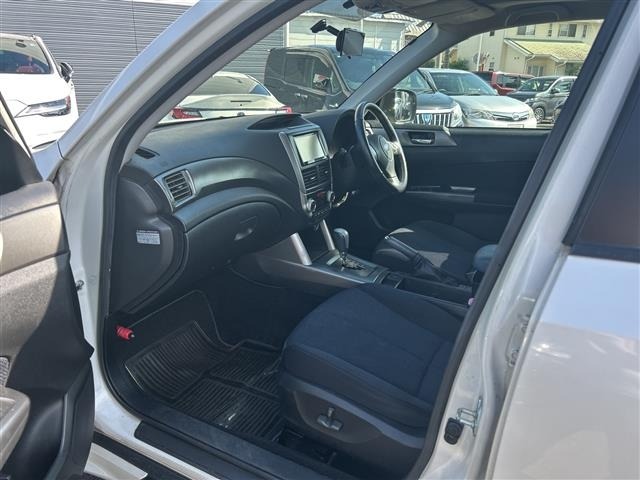 Subaru FORESTER 2012 8243466-6