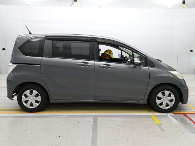 Honda FREED 2012 8248209-3