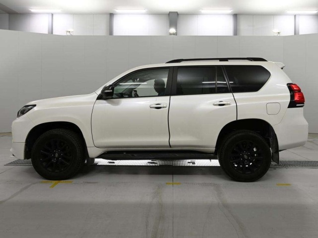 Toyota LAND CRUISER PRADO 2023 8247460-4