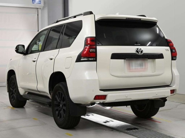 Toyota LAND CRUISER PRADO 2023 8247460-6