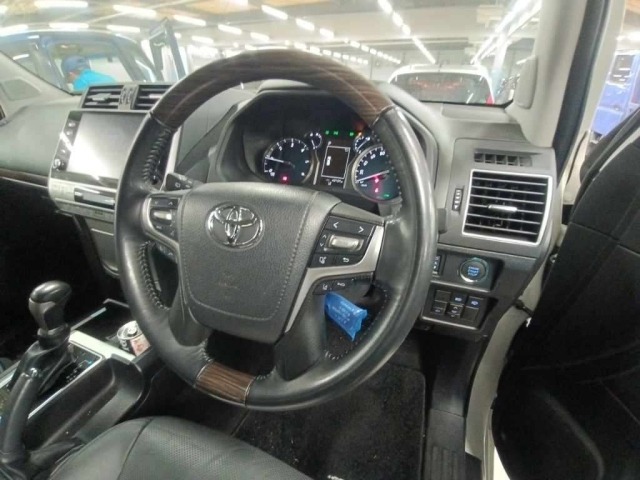 Toyota LAND CRUISER PRADO 2023 8247460-9
