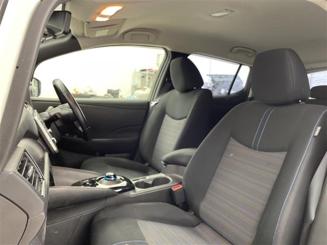 Nissan LEAF 2017 8237757-9