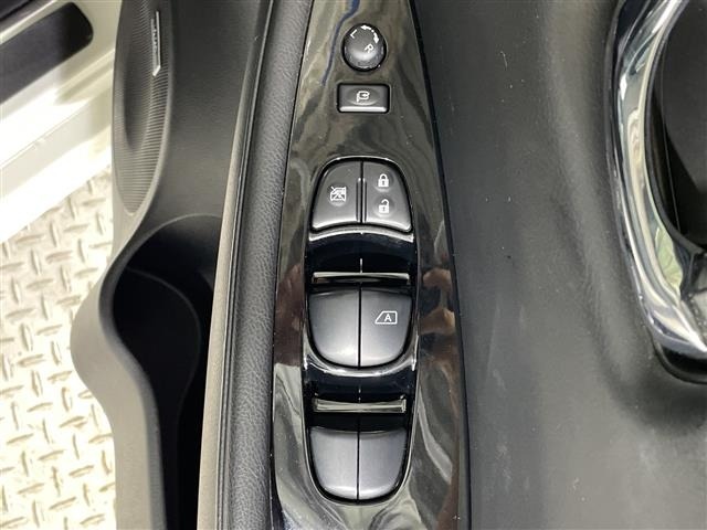 Nissan LEAF 2021 8237759-6