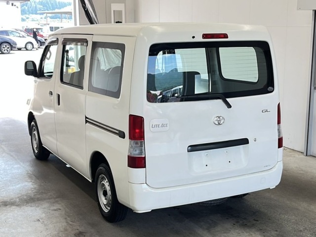 Toyota LITEACE VAN 2009 8241070-5