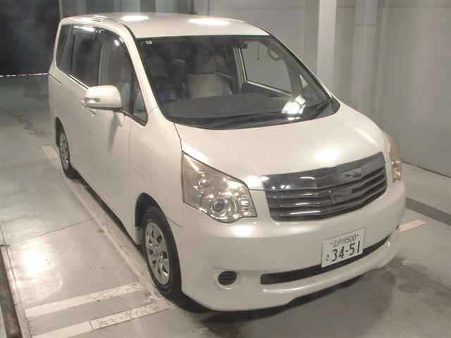 Toyota NOAH 2010 8239034-0