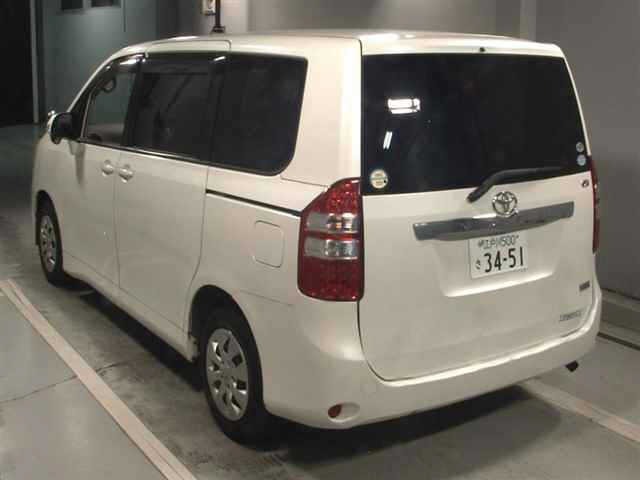 Toyota NOAH 2010 8239034-1