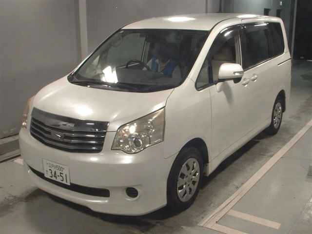 Toyota NOAH 2010 8239034-4