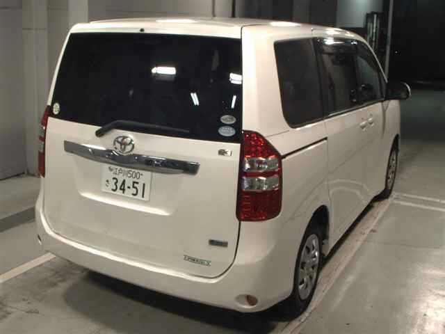 Toyota NOAH 2010 8239034-5