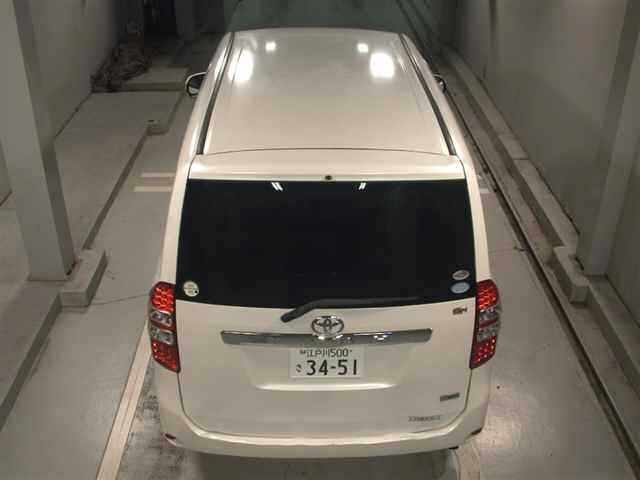 Toyota NOAH 2010 8239034-7