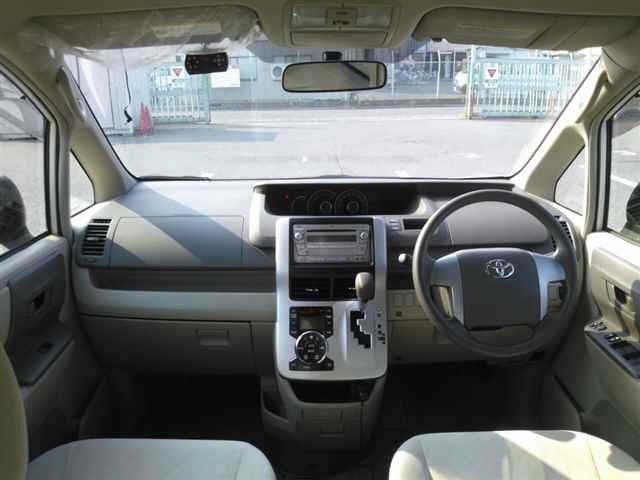 Toyota NOAH 2010 8239034-8
