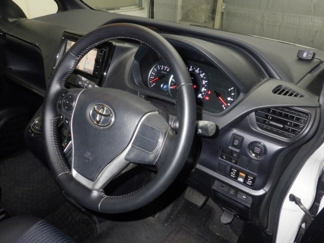 Toyota NOAH 2016 8239056-3