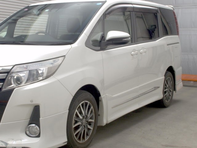 Toyota NOAH 2016 8239056-4