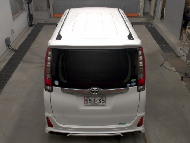Toyota NOAH 2016 8239056-7