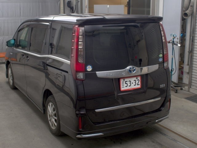 Toyota NOAH 2014 8239058-1