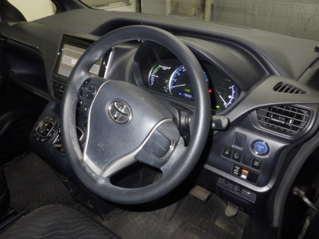 Toyota NOAH 2014 8239058-3