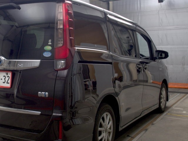 Toyota NOAH 2014 8239058-5