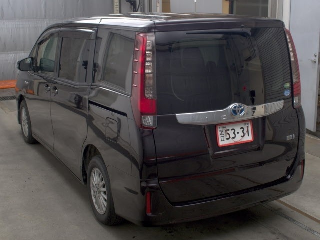 Toyota NOAH 2015 8239059-1