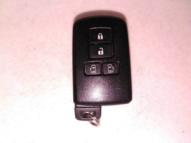 Toyota NOAH 2015 8239059-10