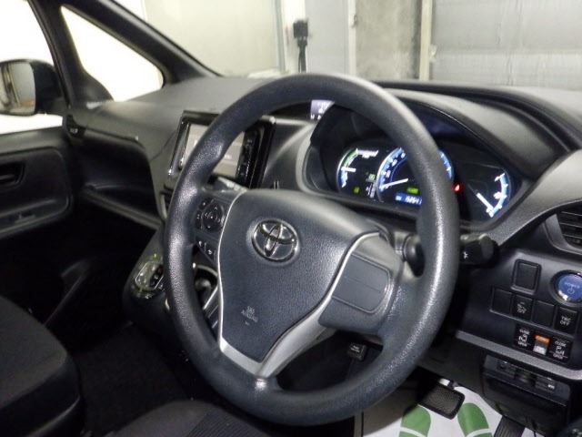 Toyota NOAH 2015 8239059-3
