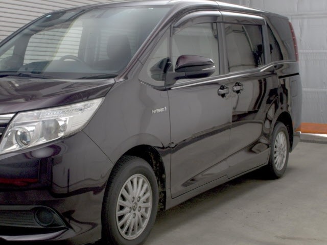 Toyota NOAH 2015 8239059-4