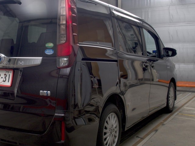 Toyota NOAH 2015 8239059-5