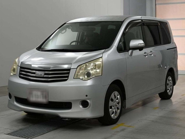 Toyota NOAH 2011 8239072-0