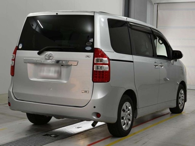 Toyota NOAH 2011 8239072-1