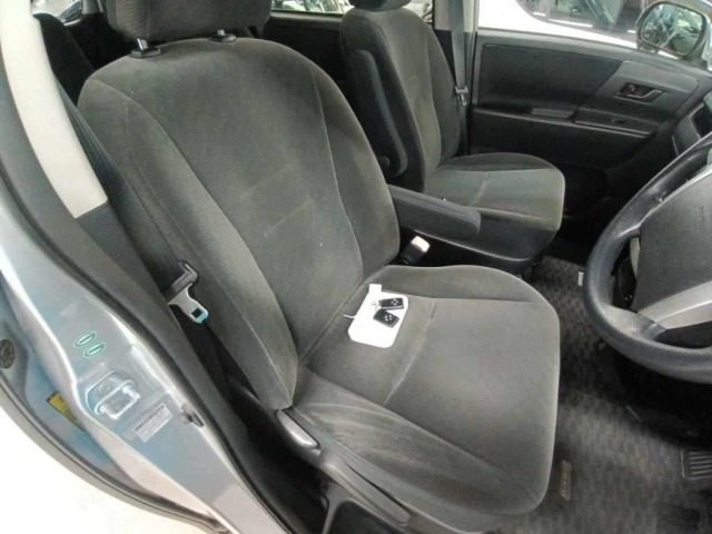 Toyota NOAH 2011 8239072-10