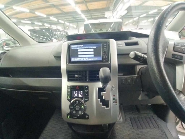 Toyota NOAH 2011 8239072-11