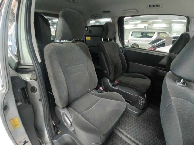 Toyota NOAH 2011 8239072-12