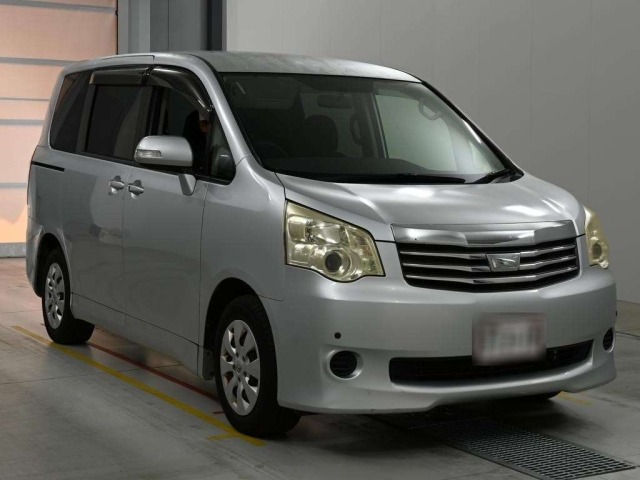 Toyota NOAH 2011 8239072-5