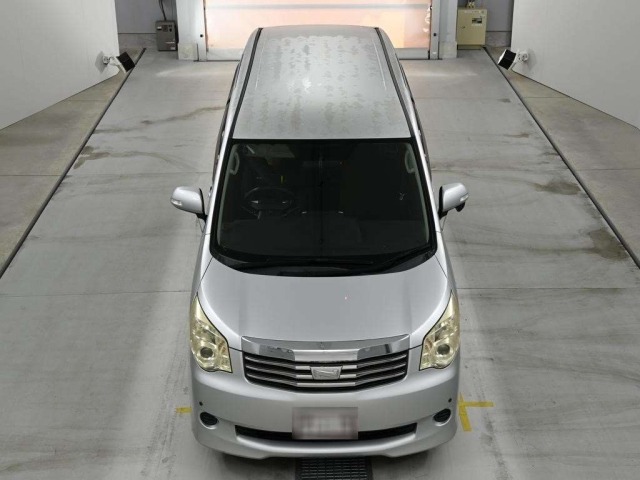 Toyota NOAH 2011 8239072-7