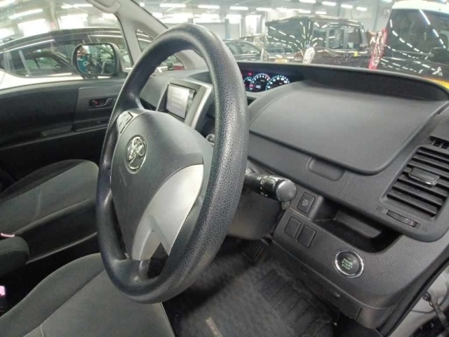 Toyota NOAH 2011 8239072-9