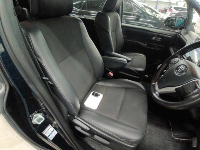 Toyota NOAH 2020 8239073-10