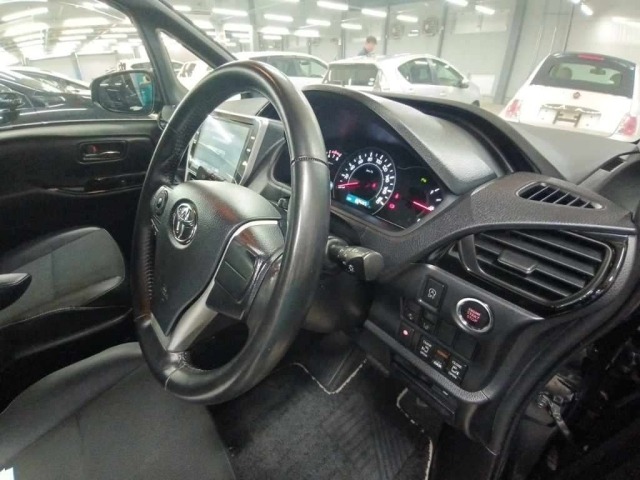 Toyota NOAH 2020 8239073-9