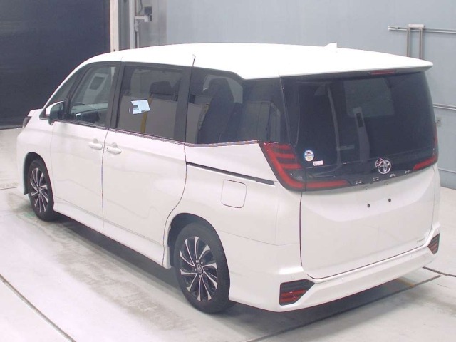 Toyota NOAH 2024 8239074-6